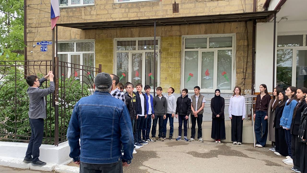 Торжественная церемония поднятия Государственного флага Российской Федерации.